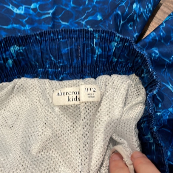New! Sz 11-12 Abercrombie youth swim shorts - Picture 3 of 4